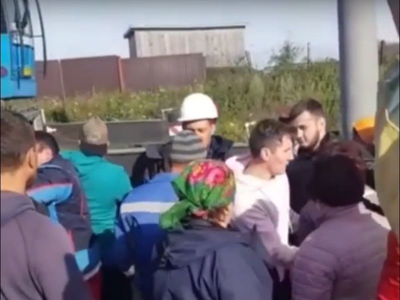 В татарстанском селе Старое Абдулово местные жители вышли на сход против установки "вышки 5G" и добавились ее переноса
