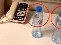 Бутылки воды в номере томской гостиницы, где останавливался Алексей Навальный