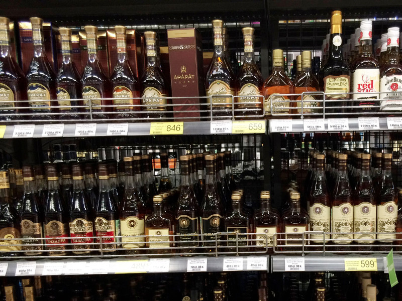 Российские магазины начали отказываться от закупок импортного алкоголя из-за нового закона о виноделии