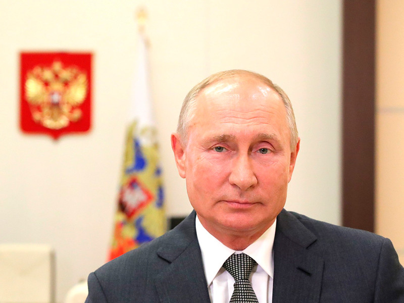 После весеннего падения уровень доверия президенту России Владимиру Путину вырос в полтора раза и второй месяц держится на уровне 33%
