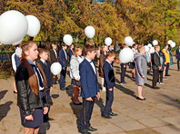 Массовое недомогание школьников на линейке в Великих Луках связали с "торжественностью момента"