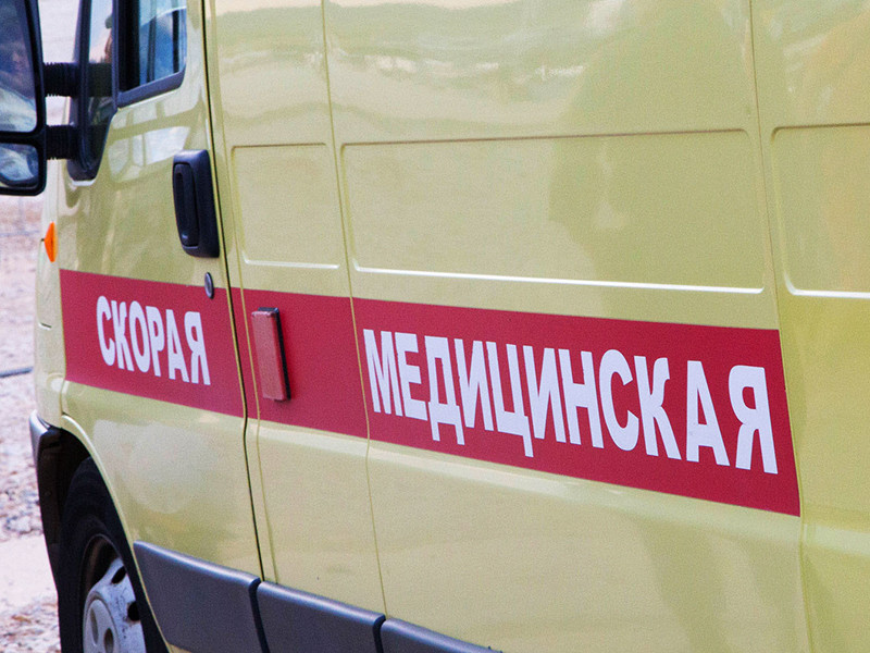 Омские врачи привезли тяжелых коронавирусных больных к местному минздраву из-за нехватки мест в больницах