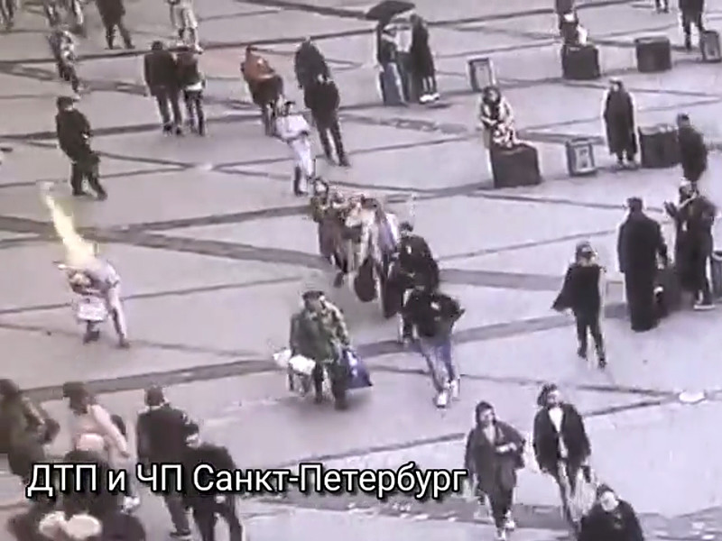 В Петербурге 70-летний мужчина совершил попытку самосожжения возле торгового центра