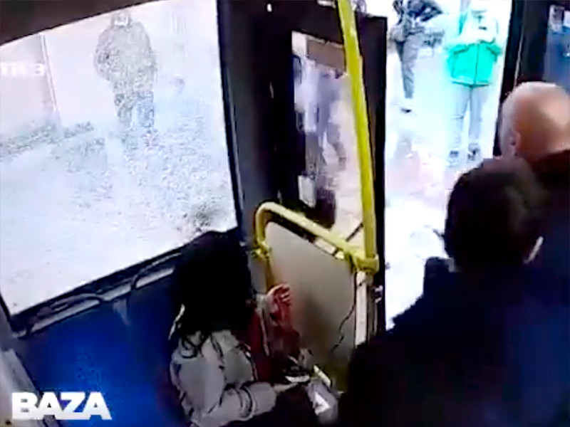 В Москве водитель избил отказавшегося надевать маску пассажира автобуса