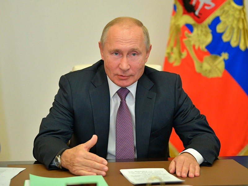 Путин считает, что в России не запрещено критиковать власть, но за "вранье" наказывать надо, иначе СМИ превращаются в "банду"