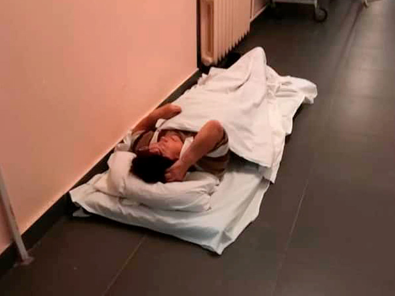 Власти Вологды заявили, что пациенты лежали на полу коронавирусного госпиталя в знак протеста
