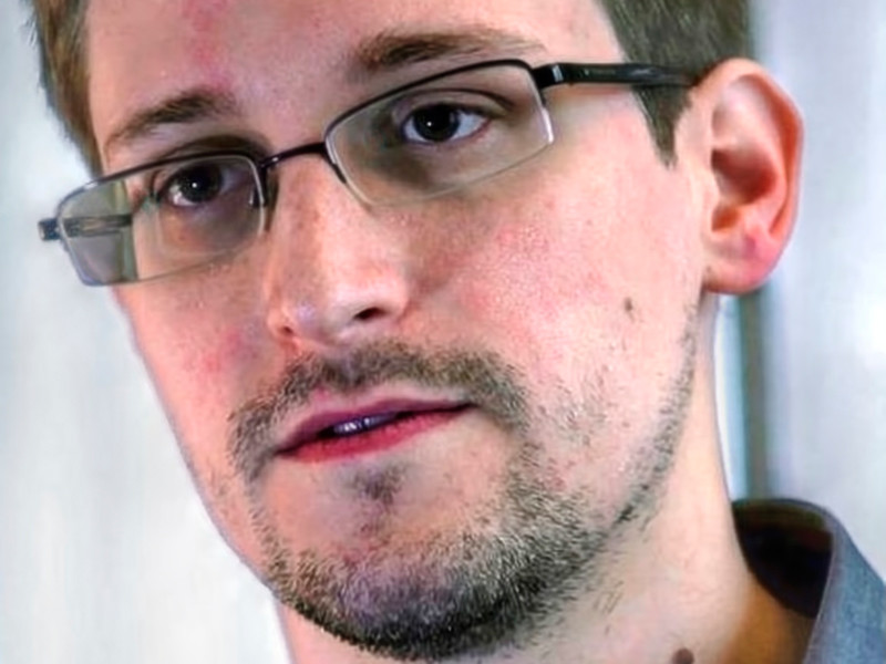 Эдвард Сноуден, готовясь стать отцом, заявил о намерении получить российское гражданство