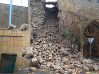 В Дагестане часть южной крепостной стены Дербентской крепости разрушена в результате затяжных дождей