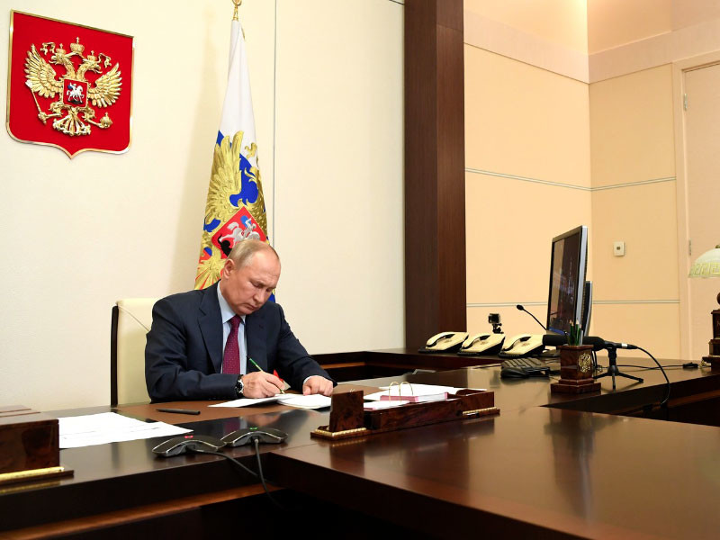 Владимир Путин подписал указ о ликвидаци двух федеральных агентств - Роспечати и Россвязи