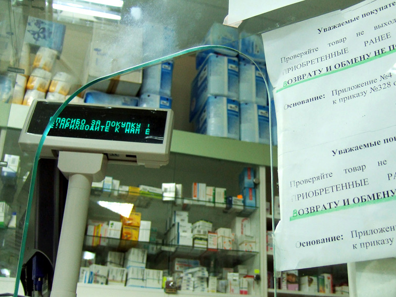Существенный дефицит в российских регионах лекарств от коронавируса на фоне пандемии потребовал вмешательства Кремля и правительства РФ