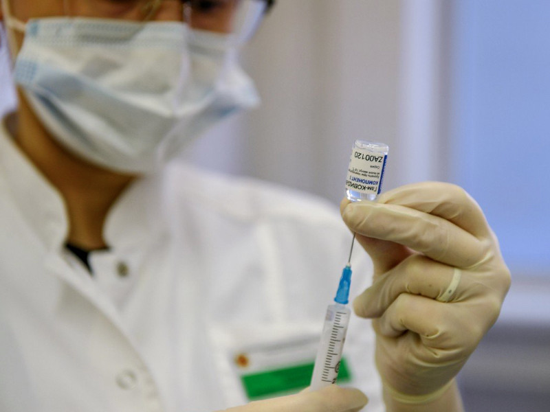  С 28 декабря вакцинация от коронавируса в Москве станет доступна силовикам и священникам