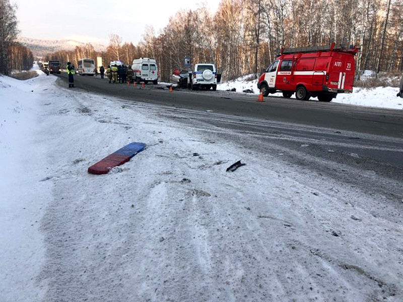 4 января в Челябинской области инспекторы ДПС, сопровождавшие автобус, в котором ехала детская хоккейная команда, предотвратили его лобовое столкновение с выехавшим на встречную полосу автомобилем