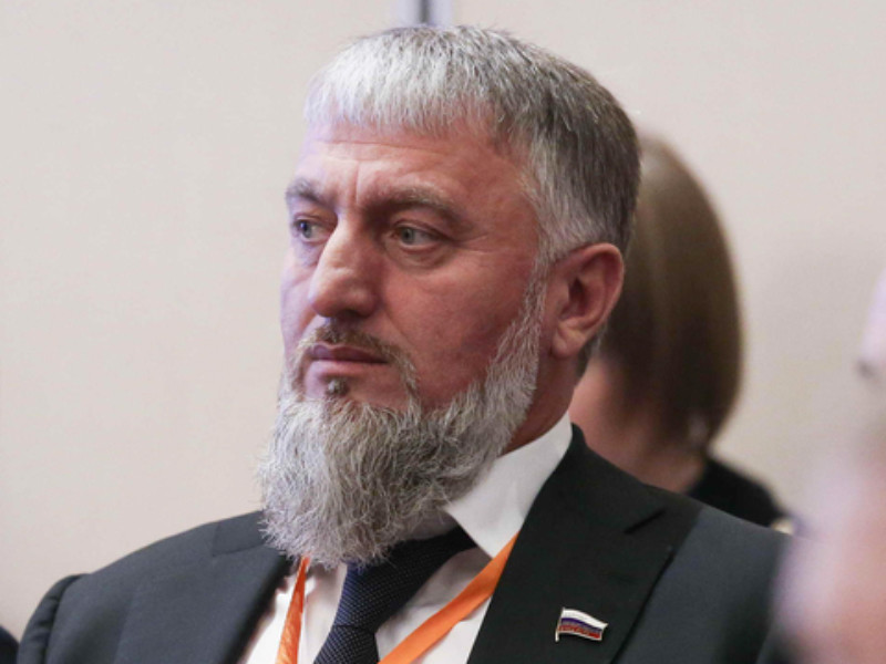 Депутат Госдумы от Чечни Адам Делимханов пообещал помощь чеченцу, который участвовал в потасовке на акции протеста в Москве 23 января, если тот не поддерживает Алексея Навального