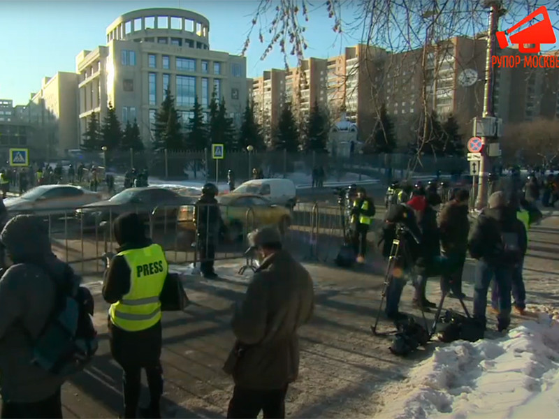 Более 200 человек задержали у Мосгорсуда во время процесса над Навальным