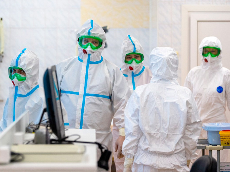 В России за последние сутки выявлен 14 861 случай коронавируса в 85 регионах, 502 человека скончались
