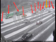 На МКАД из-за снегопада столкнулись одиннадцать автомобилей