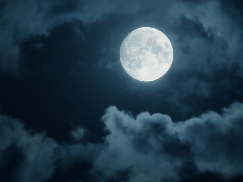 Власти города Усть-Кута Иркутской области не разрешили жителям понаблюдать за Луной в телескоп