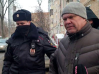 В Москве полиция задержала депутата Мосгордумы от партии "Яблоко" Сергея Митрохина во время встречи с избирателями в Пресненском районе