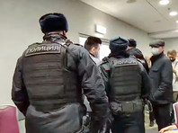 В Москве полиция пришла на форум независимых депутатов проекта "Объединенные демократы" и начала задерживать участников


