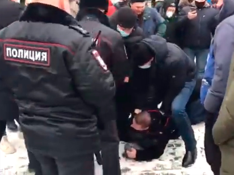 Задержание Виталия Тимофеенко, распылившего газ в лицо полицейского