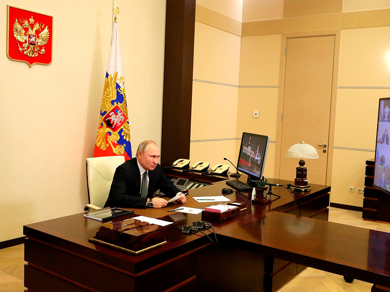 Путин выйдет "из бункера" после получения полной дозы вакцины и отменит карантин для своих визави