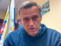 Навальный рассказал, что в колонии у него поднялась температура и начался кашель. Заключенных из его отряда госпитализировали с туберкулезом