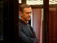 "Левада-центр"*: треть россиян считают несправедливым решение суда отправить Навального в колонию