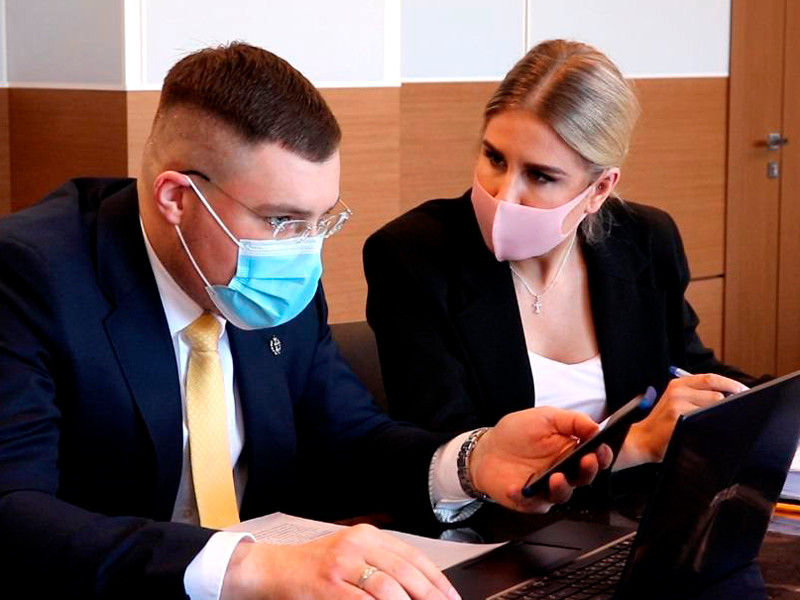 Мосгорсуд отменил домашний арест Олега Навального и Любови Соболь