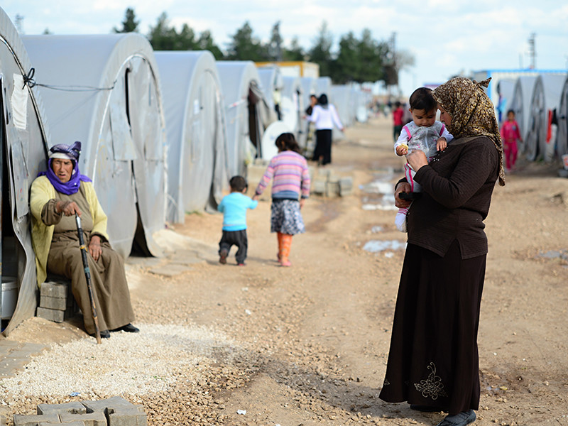 Правозащитники РФ опубликовали доклад "Десять страшных лет. Нарушения прав человека и гуманитарного права во время войны в Сирии". В основу доклада положены интервью, взятые у более чем 100 сирийских беженцев