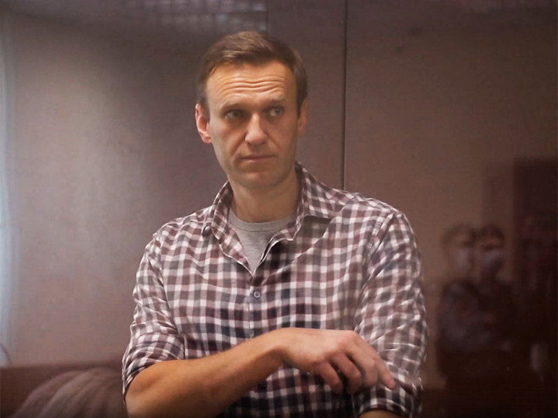 Алексей Навальный подал в суд на администрацию исправительной колонии N3 из-за того, что его адвокатам запретили проносить на встречи с ним телефоны и ноутбук