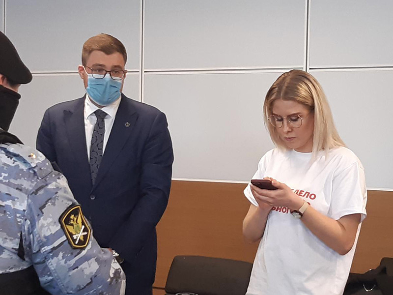 Следователи спрашивали Соболь о ее винирах на допросе по делу о "мошенничестве" Навального 	