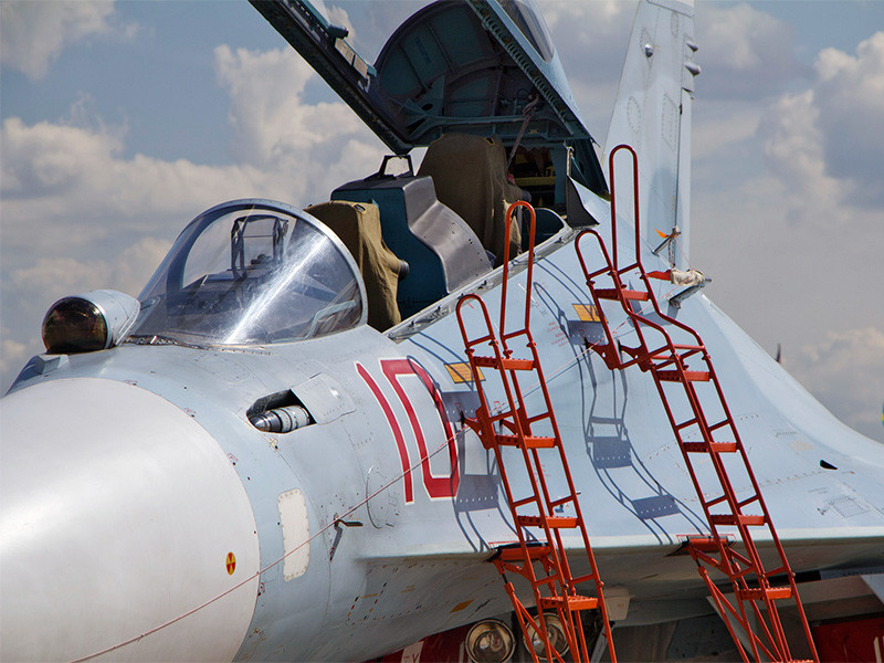 Су-30СМ - современная модификация российского двухместного многоцелевого тяжелого истребителя
