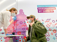 Мобильный пункт вакцинации от COVID-19 открылся в московском ТЦ "Арена Плаза"