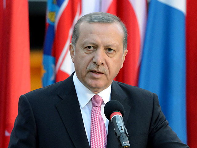 Президент Турции Реджеп Эрдоган заявил о том, что официальная Анкара больше не будет предпринимать никаких шагов по принятию беженцев до тех пор, пока ЕС не сдвинет с мертвой точки вопрос об отмене виз для граждан Турции