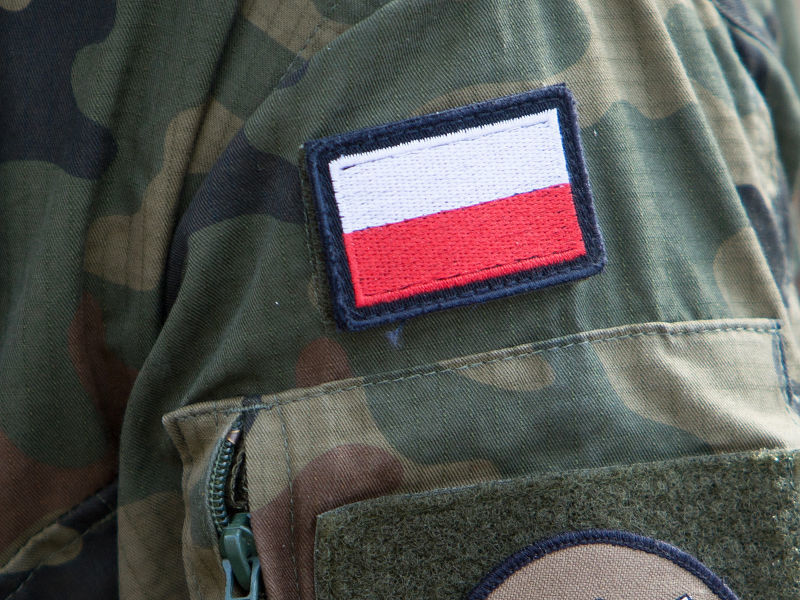 Военный суд в Варшаве приговорил офицера польской армии, подполковника Й. Збигнева, к шести годам тюрьмы за шпионаж в пользу России