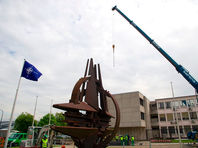 Семиметровую "Звезду НАТО" перевезли к новой штаб-квартире альянса в Брюсселе