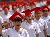 В Китае школьникам запретили снимать стресс перед экзаменами с помощью "нетрадиционного" ритуала