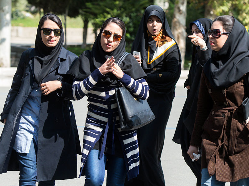 Иранский суд приговорил к 99 ударам плетью более 30 студентов колледжа, отпраздновавших выпускной вечер на вилле в городе Казвине, в 145 км к северо-западу от Тегерана, с нарушениями норм ислама