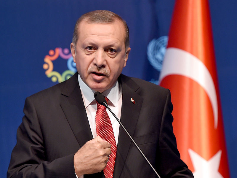 Эрдоган обвинил Россию в поставках оружия курдам