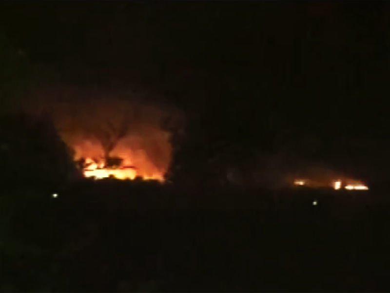 Сильный пожар произошел в ночь на 31 мая на крупном складе боеприпасов в городе Пулгаон в центральной части Индии. По последним данным, в результате инцидента погибли 19 человек