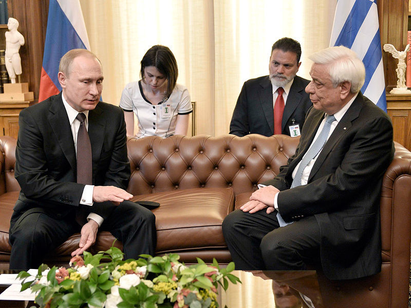 Российский президент Владимир Путин 27 мая в рамках двухдневного визита в Грецию провел встречу с главой государства Прокописом Павлопулосом