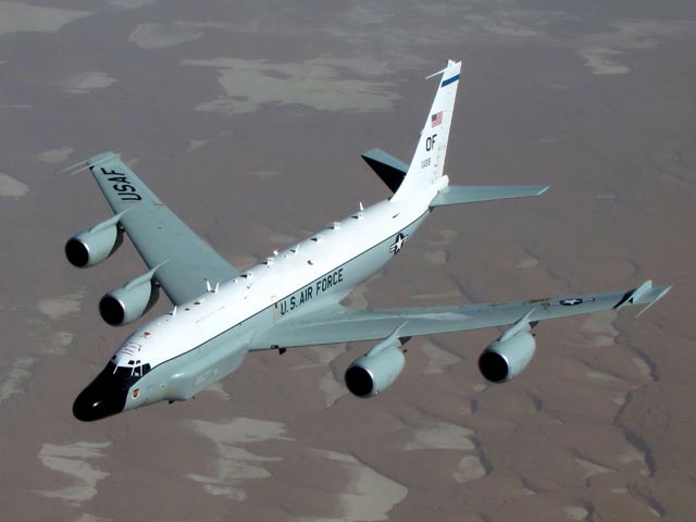Американские военные назвали профессиональными и безопасными действия самолета-разведчика RC-135, сближение которого с двумя пассажирскими лайнерами стало поводом для вызова атташе при посольстве США в Минобороны РФ
