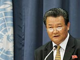 "Это дело верховного лидера - решать, встретиться с ним или нет, но я думаю, что предложение Трампа является нонсенсом", - сказал в комментарии Reuters Со Се Пхен, посол Северной Кореи в ООН в Женеве