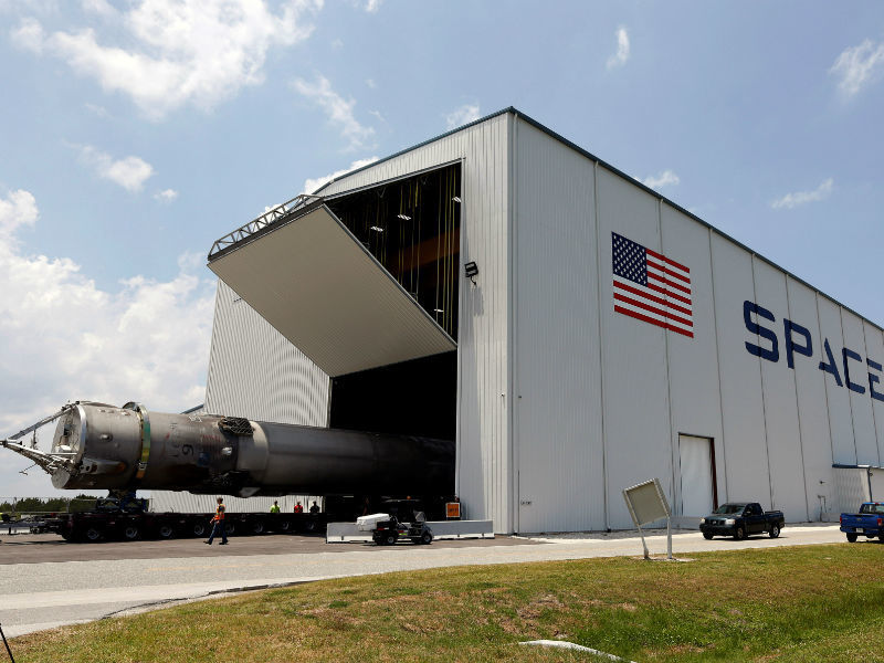 Компании SpaceX снова удалось в целости вернуть нижнюю ступень Falcon 9
