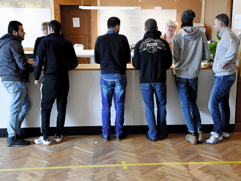 Пятеро сирийских беженцев подали в суд на правительство Дании. Дело в том, что чиновники в январе 2016 приняли закон, который увеличивает с одного до трех лет период ожидания, после которого беженцы могут перевезти своих родственников в страну