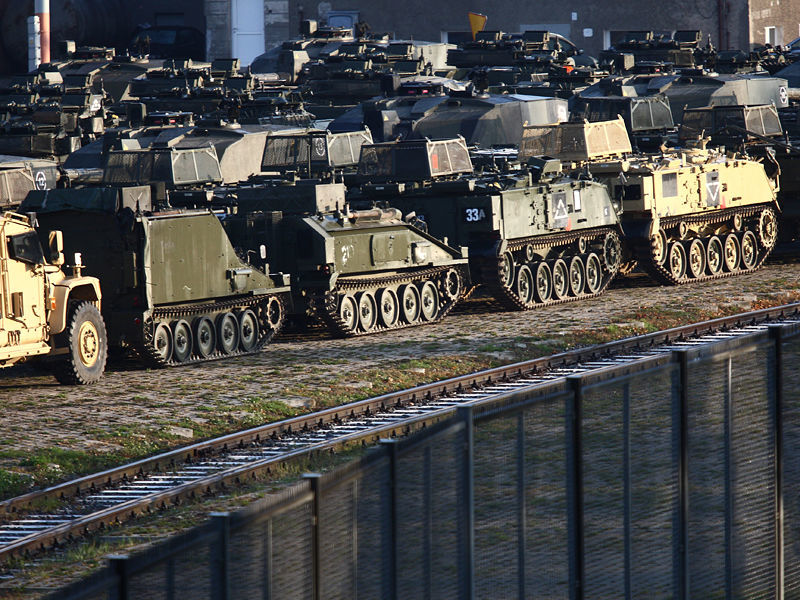 Великобритания рассматривает возможность направить тысячу военнослужащих и танки в Эстонию, Латвию и Литву в рамках новой программы НАТО, сообщает британская газета Times со ссылкой на военные источники