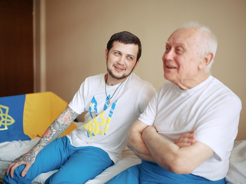 25-летний Геннадий  Афанасьев и 74-летний Юрий Солошенко