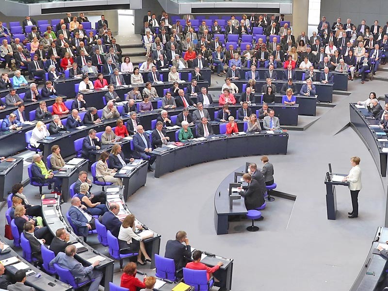 Парламент ФРГ собрался на чрезвычайное заседание в связи с решением британцев покинуть ЕС, о котором стало известно по итогам прошедшего на прошлой неделе референдума