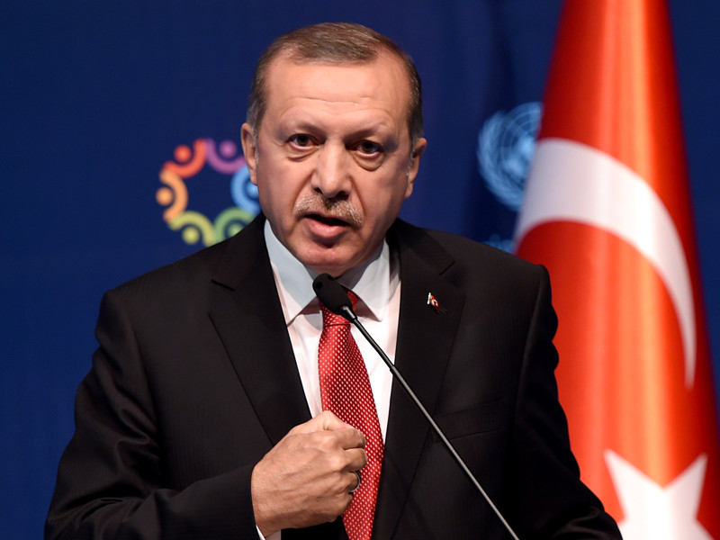 Президент Турции Реджеп Тайип Эрдоган подписал закон, позволяющий лишать депутатов парламента неприкосновенности перед судебным преследованием