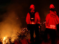 Борьбу с огнем ведут около 400 пожарных